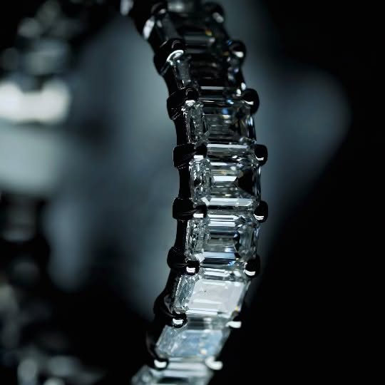 Absolute genius. No concessions. ????✨
Because luxury can be both elegant and beautiful, our lab-grown diamonds shine with ethics, style, and unending sparkle.

#labgrowndiamonds #sustainableluxury #diamondreel #jewelryshowcase #ethicalelegance #sparkleresponsibly #futureofluxury #diamondaddict #ShineBright #jewelrytrends 

Are you a Diamond addict ????✨️???